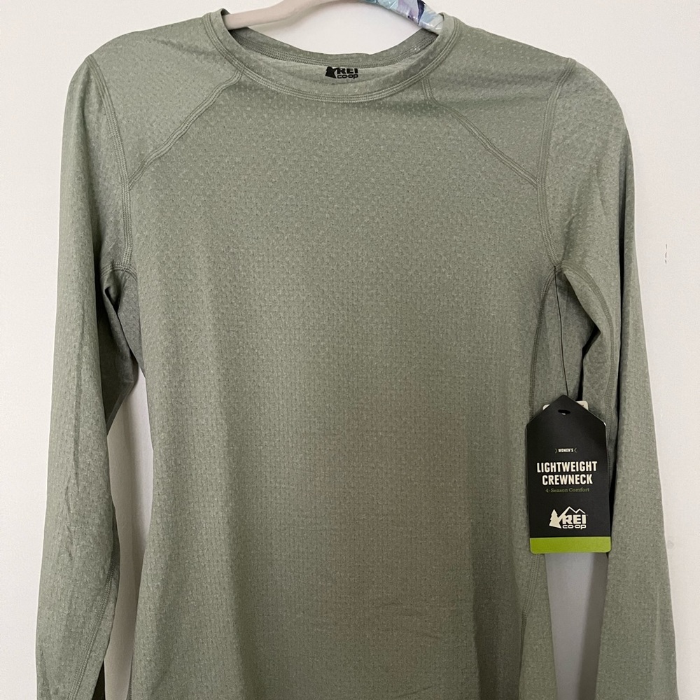 Lightweight crewneck, never used